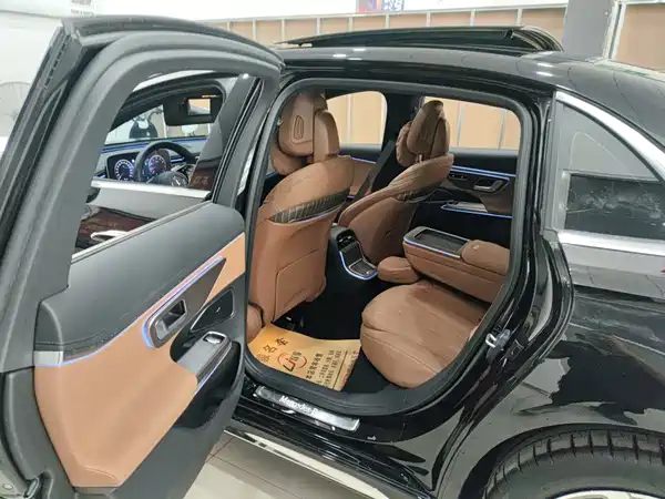 Mercedes-Benz E-Class 2024