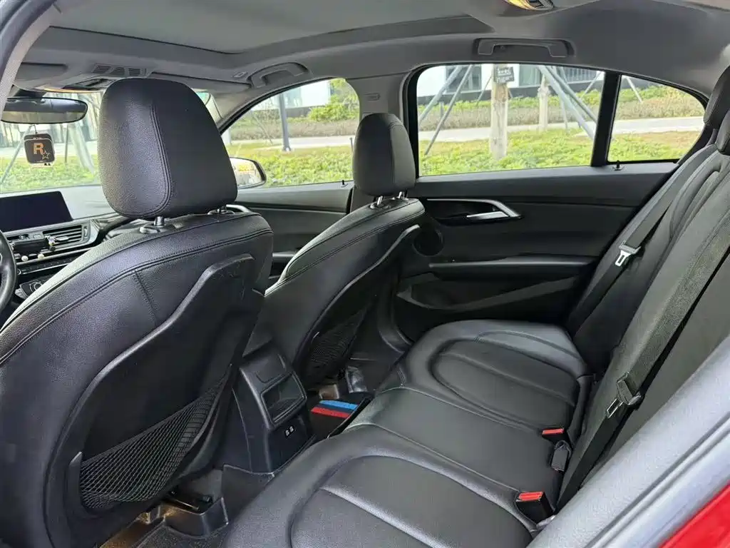 BMW 1 Series 2019 — фото 13
