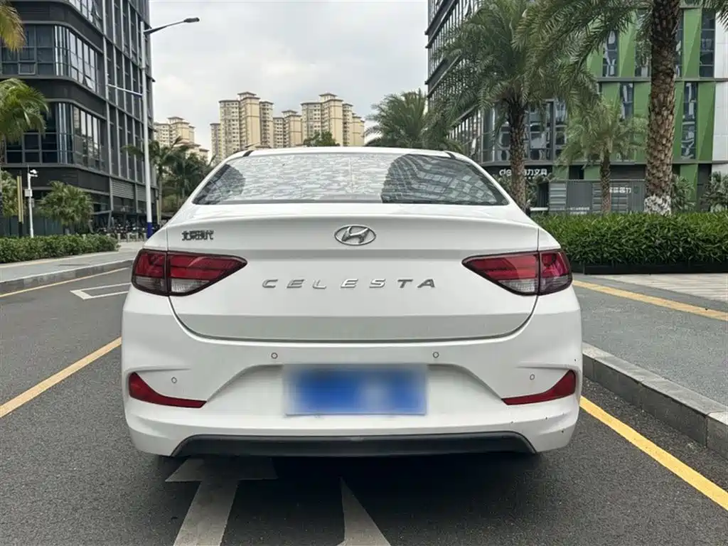 Hyundai Elantra 2019 — фото 11