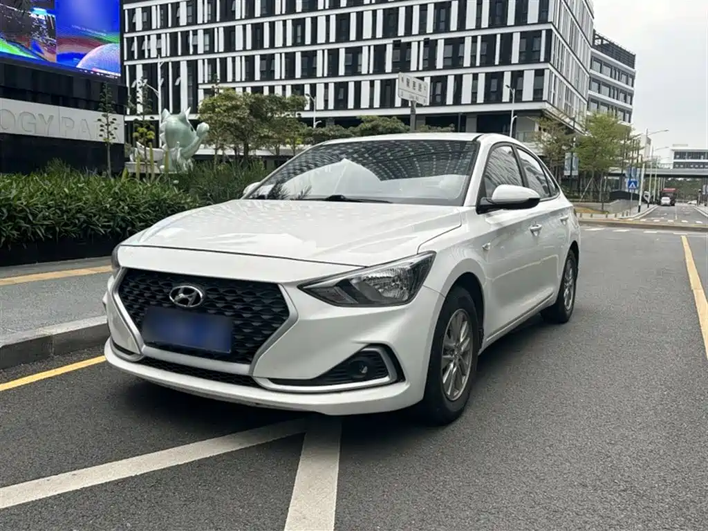 Hyundai Elantra 2019 — фото 18