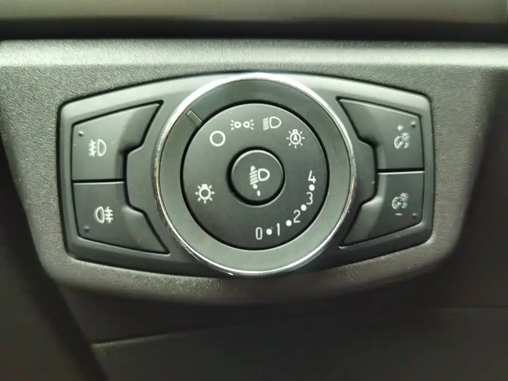 Ford Mondeo 2015 — фото 21