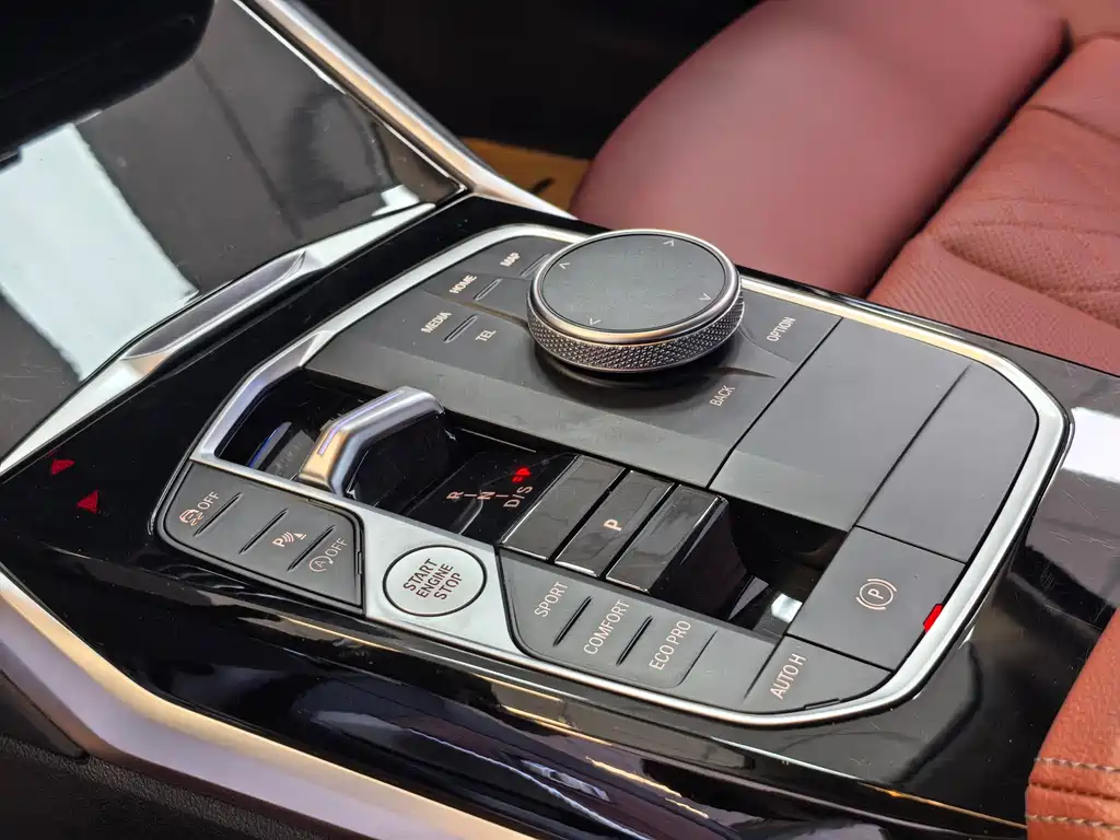 BMW 3 Series 2023 — фото 11