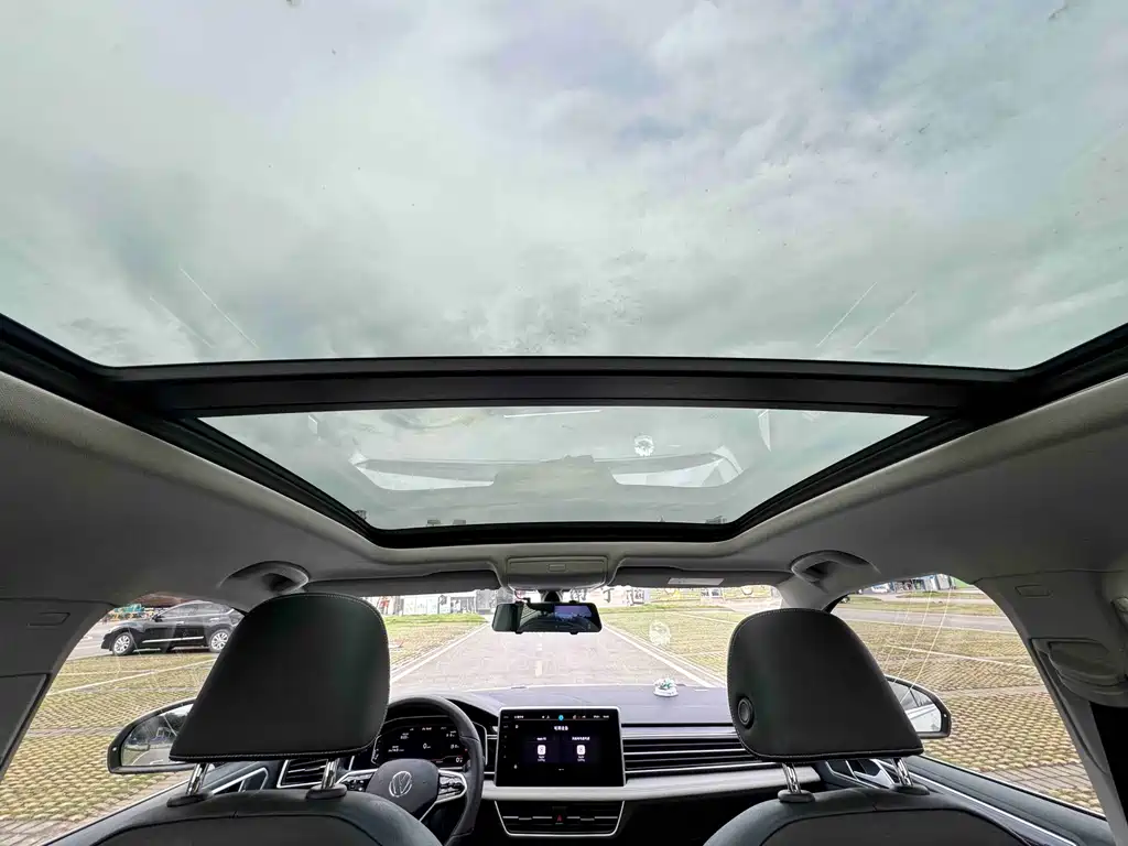 Volkswagen Tiguan L 2023 — фото 17