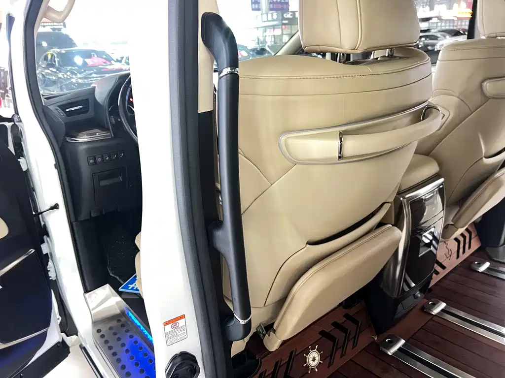 Toyota Vellfire 2020 — фото 24