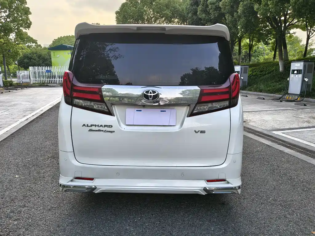 Toyota Alphard 2018 — фото 11