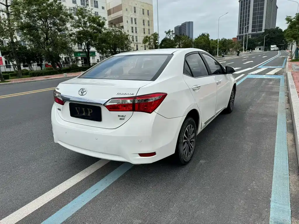 Toyota Corolla 2018 — фото 9