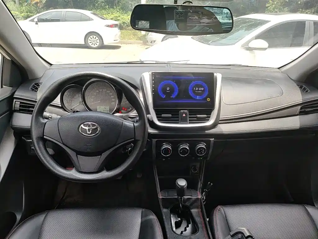Toyota Yaris L 2019 — фото 6