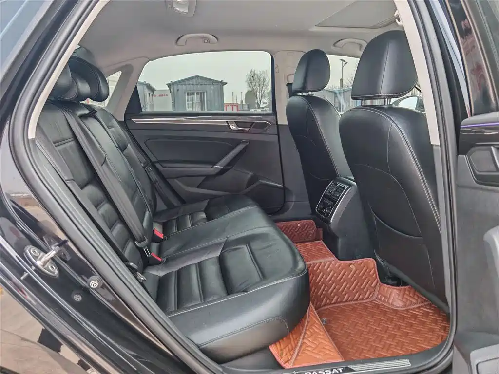 Volkswagen Passat 2017 — фото 17