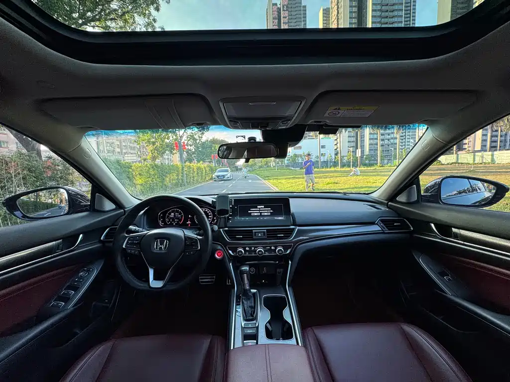 Honda Accord 2022 — фото 12