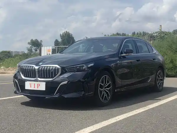 BMW i5 2025