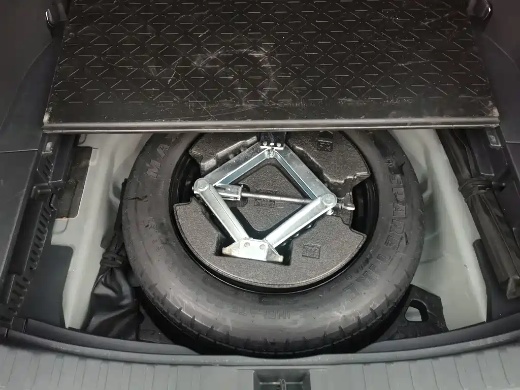 Toyota RAV4 2022 — фото 10