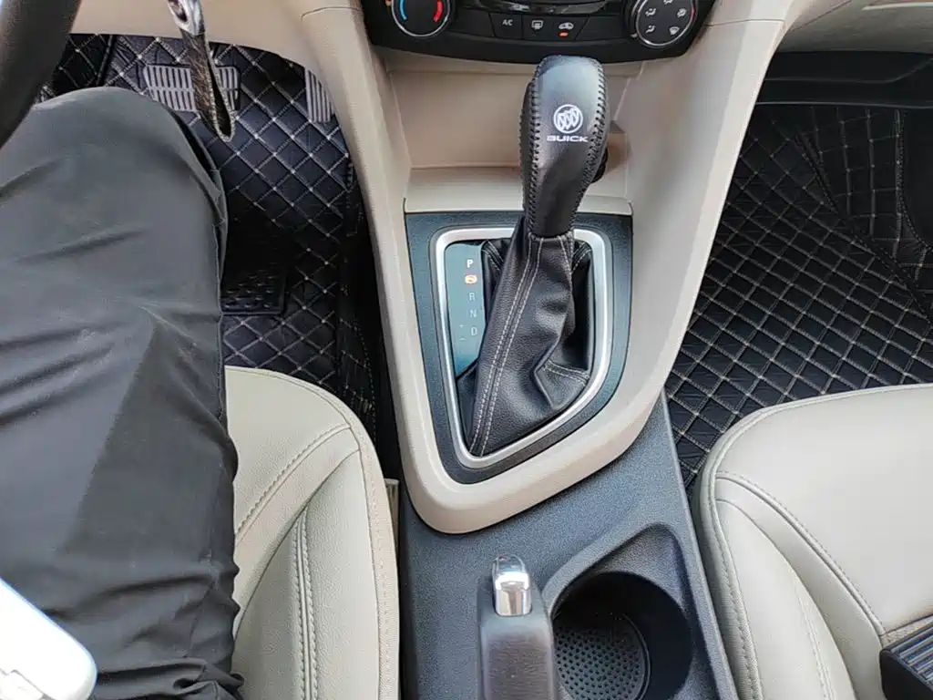 Buick Excelle 2017 — фото 10