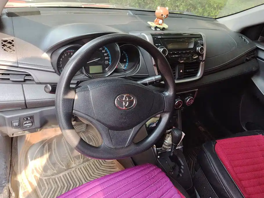 Toyota Yaris L 2017 — фото 10