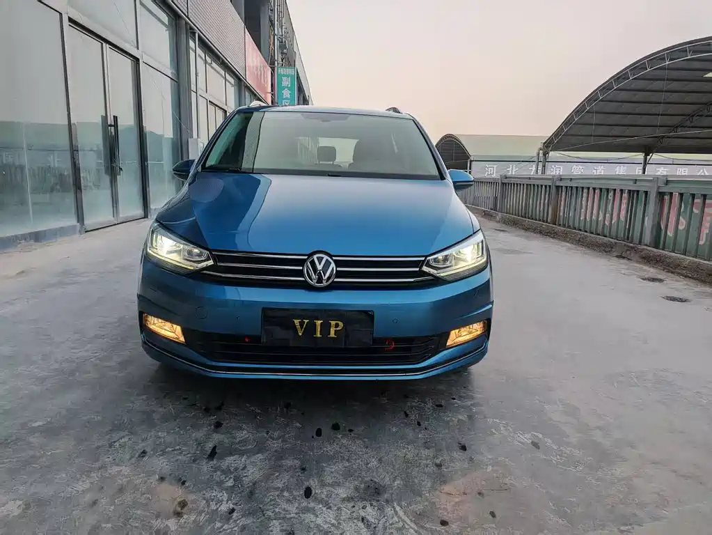 Volkswagen Touran 2018 — фото 2