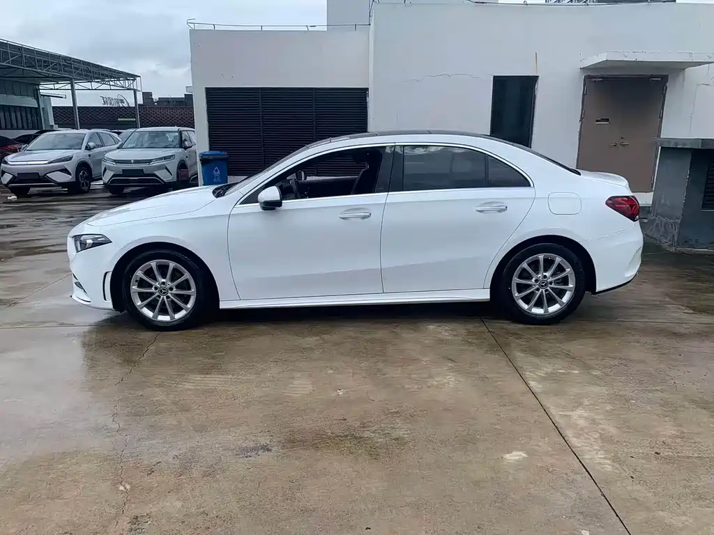 Mercedes-Benz A-Class 2021 — фото 15