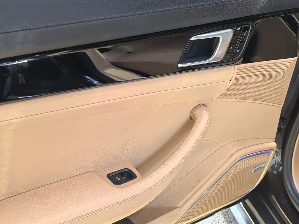 Porsche Panamera 2018 — фото 24