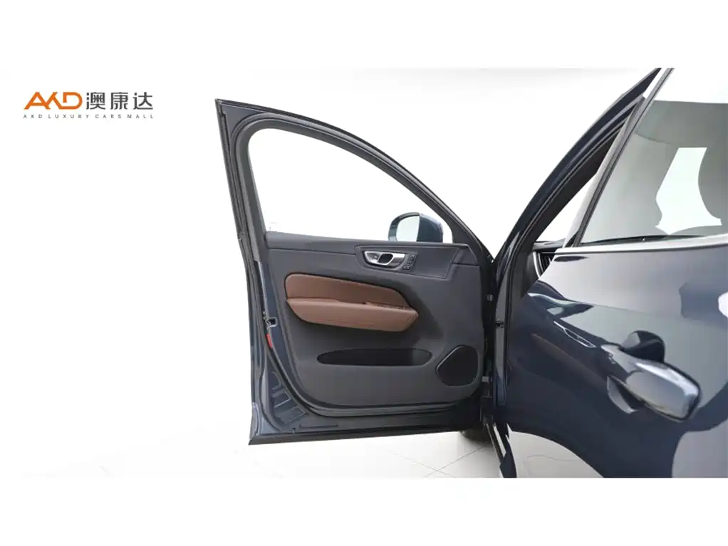 Volvo XC60 2024 — фото 10
