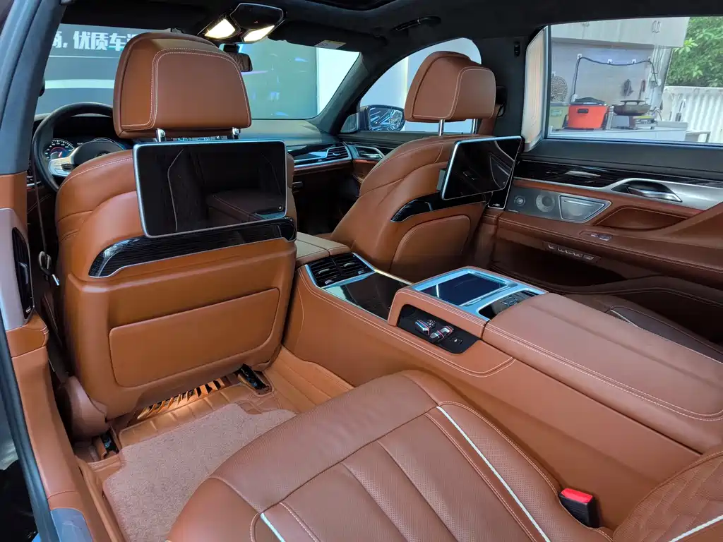 BMW 7 Series 2019 — фото 14