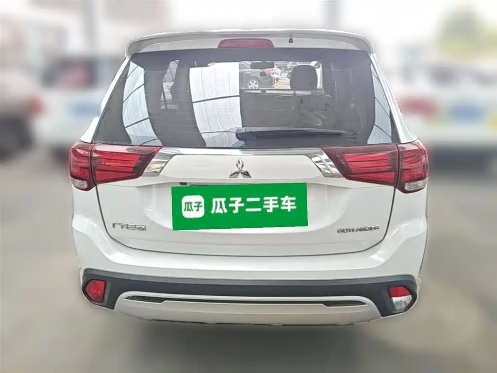 Mitsubishi Outlander 2020 — фото 10