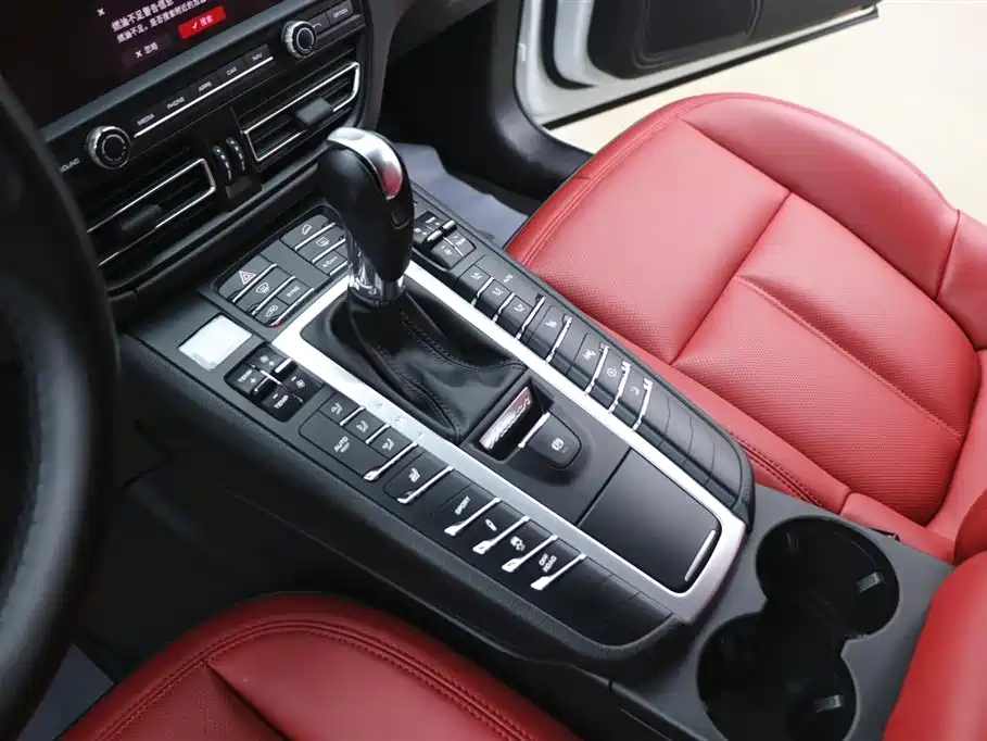 Porsche Macan 2020 — фото 15
