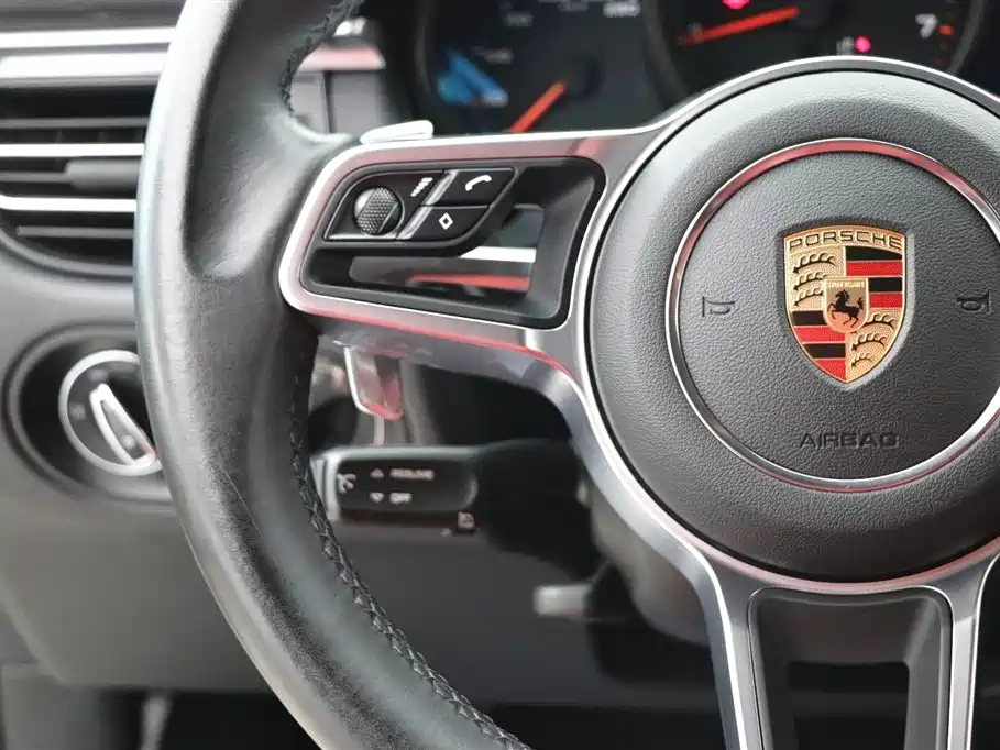 Porsche Macan 2020 — фото 17