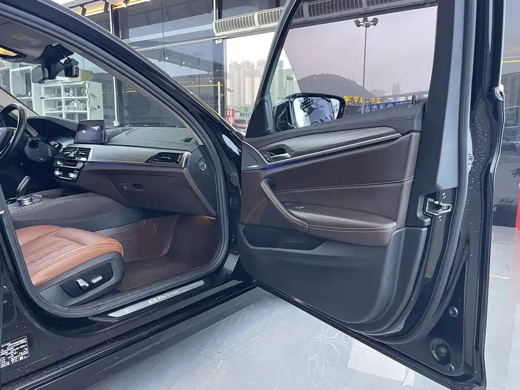BMW 5 Series New Energy 2019 — фото 14