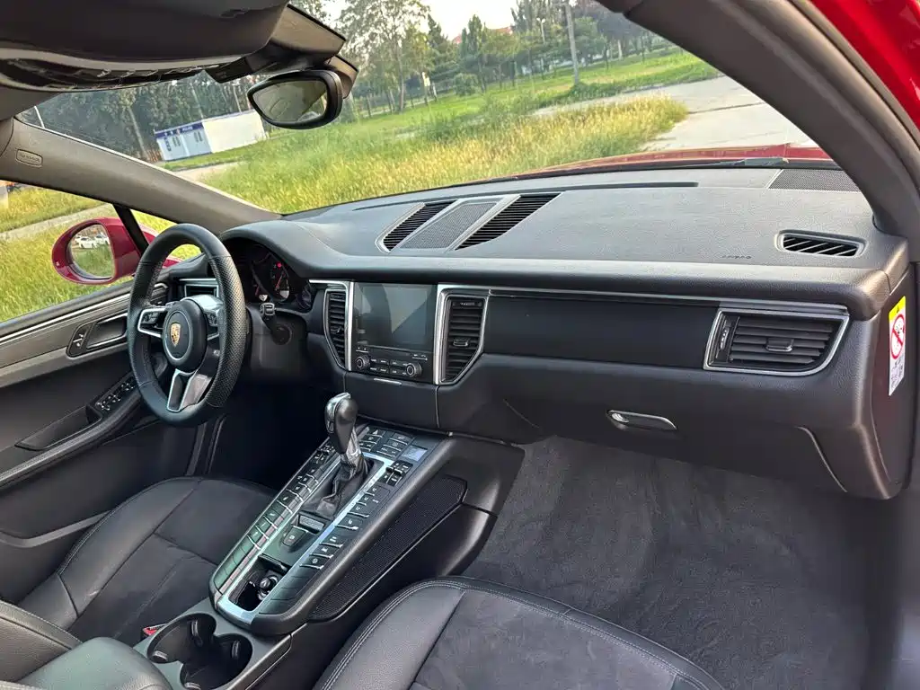 Porsche Macan 2018 — фото 23