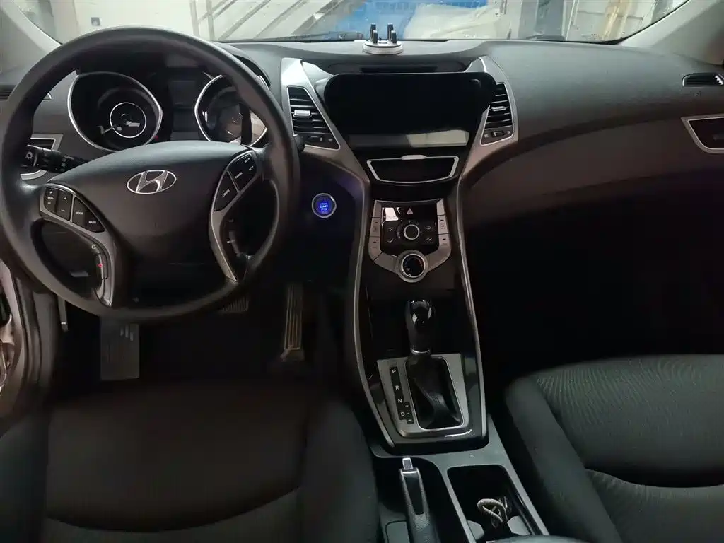 Hyundai Elantra Langdong 2017 — фото 10