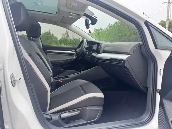 Volkswagen Golf 2021