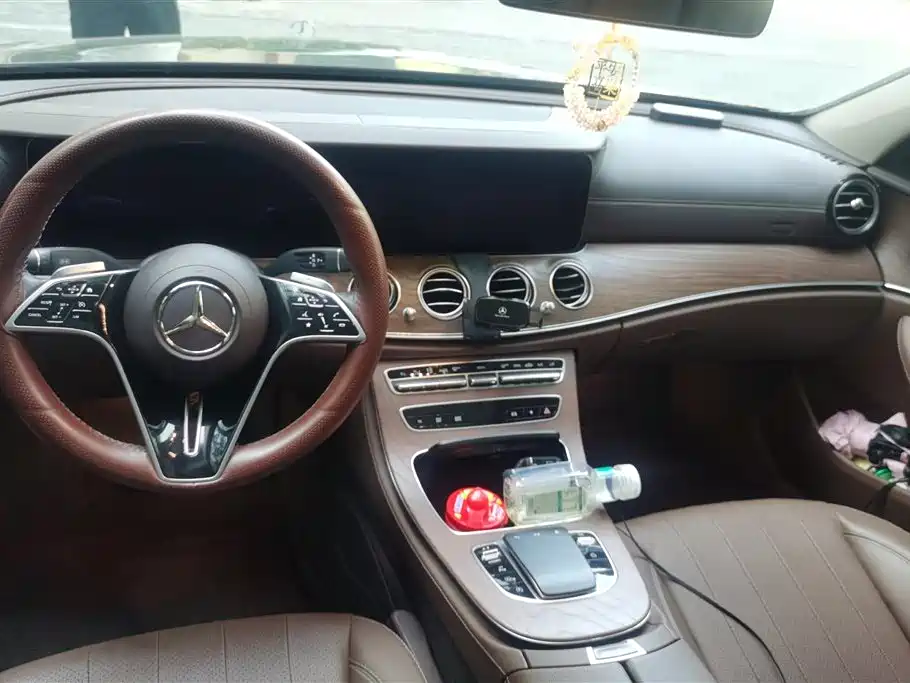 Mercedes-Benz E-Class 2023 — фото 12