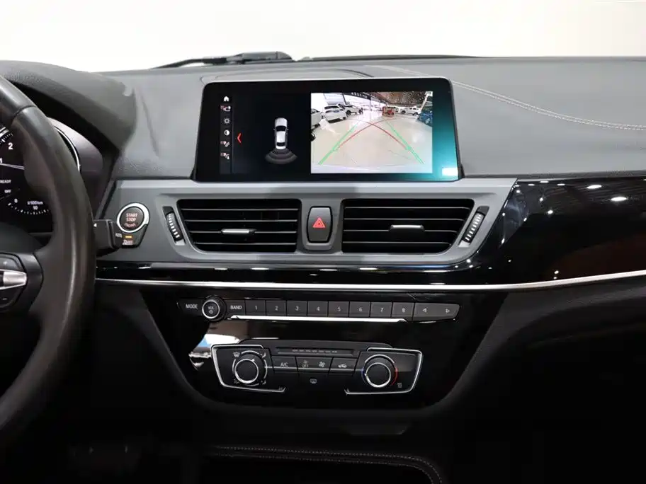 BMW 1 Series 2020 — фото 14