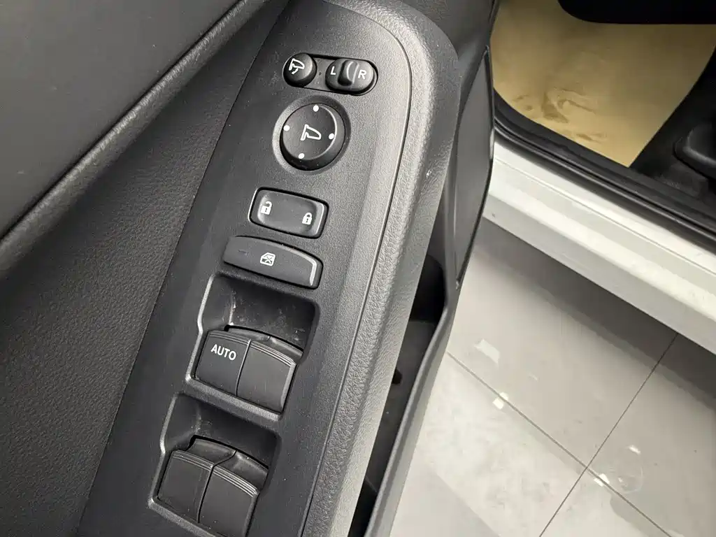Honda Vezel 2023 — фото 8