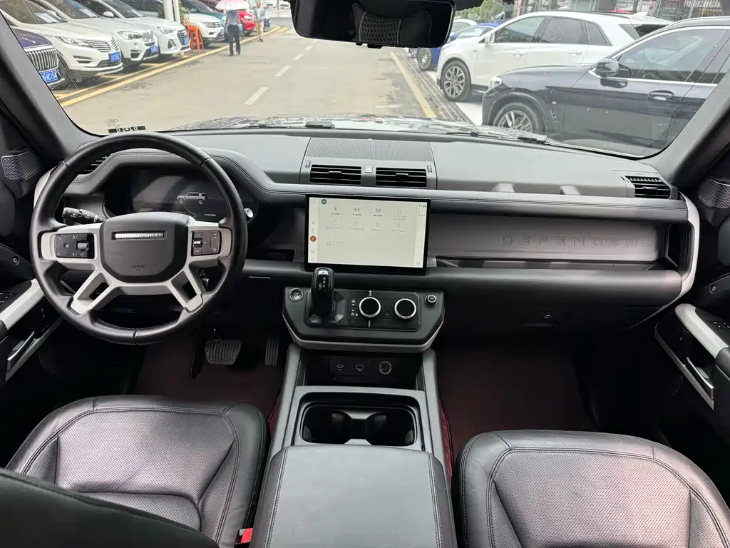 Land Rover Defender 2024