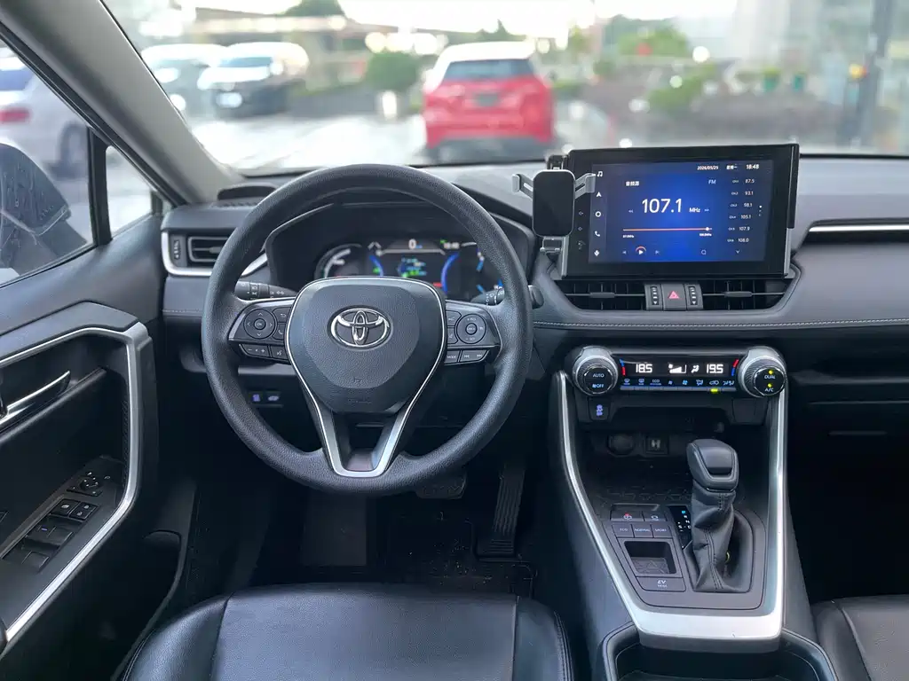 Toyota RAV4 2021 — фото 14