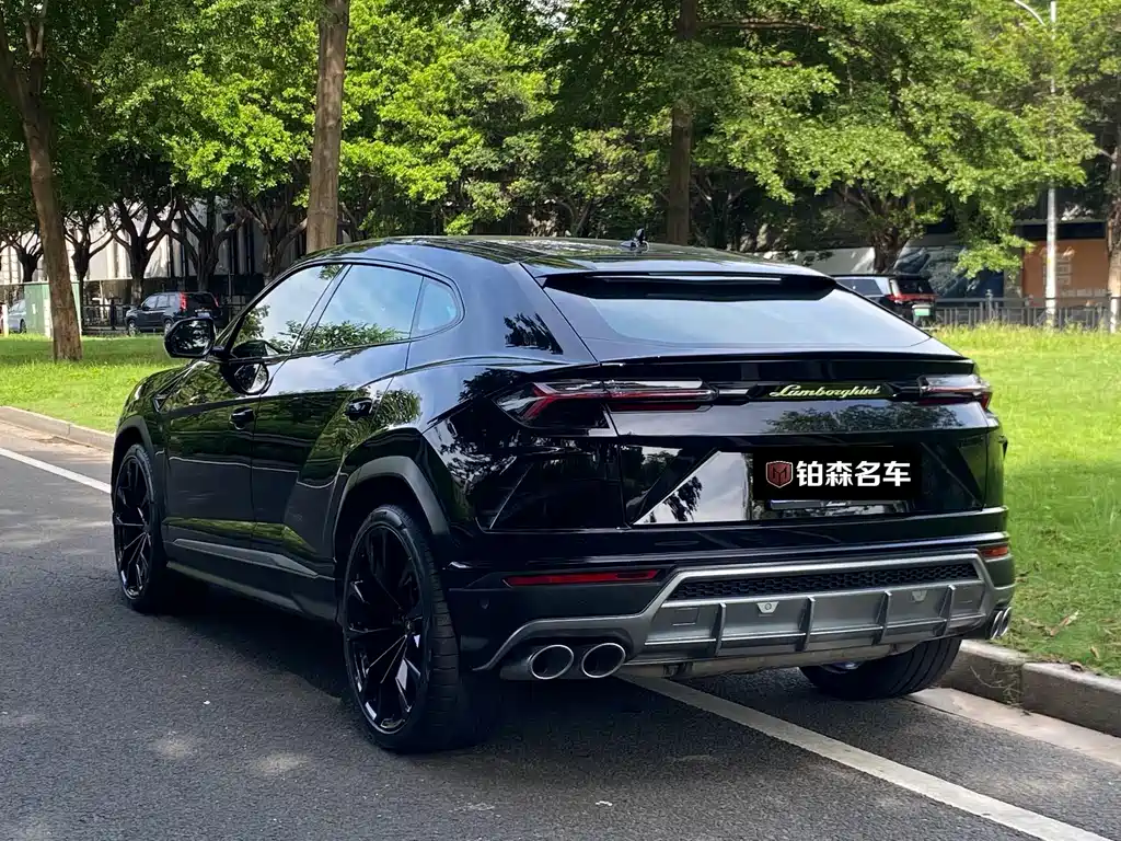 Lamborghini Urus 2024 — фото 3