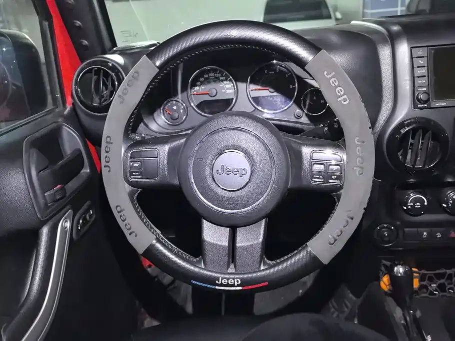 Jeep Wrangler 2016 — фото 15