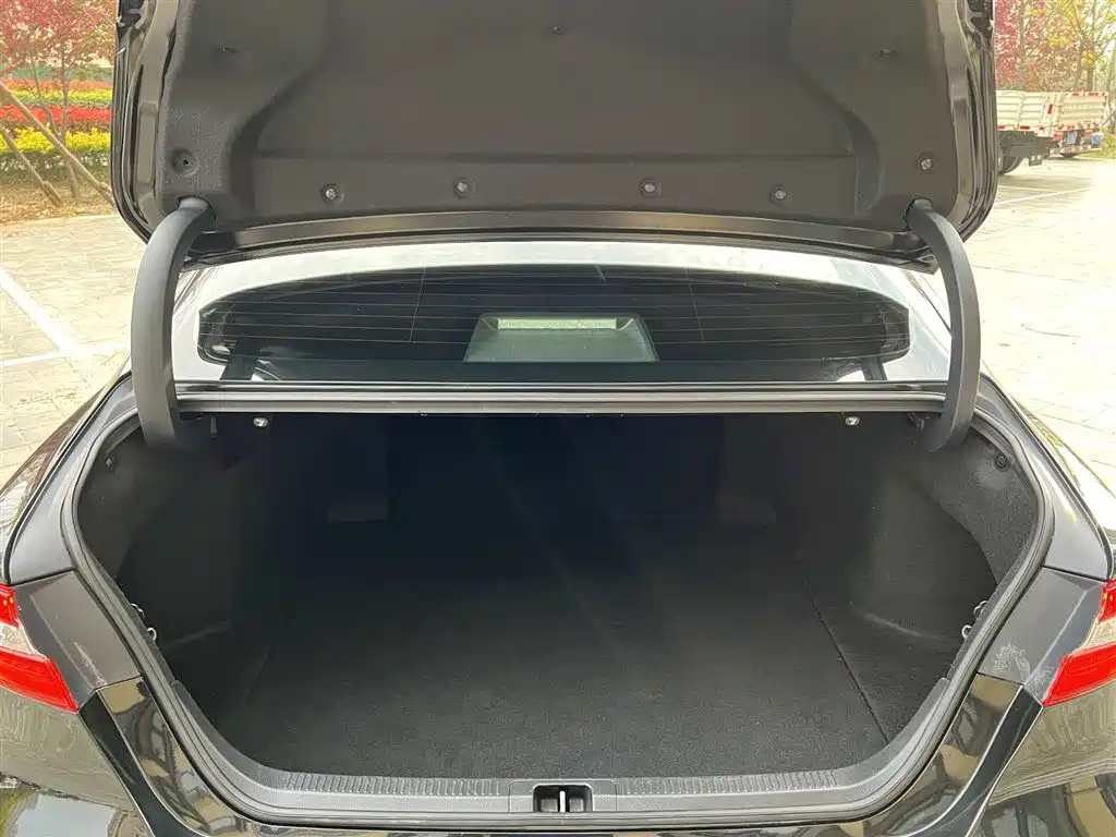 Toyota Camry 2022 — фото 16