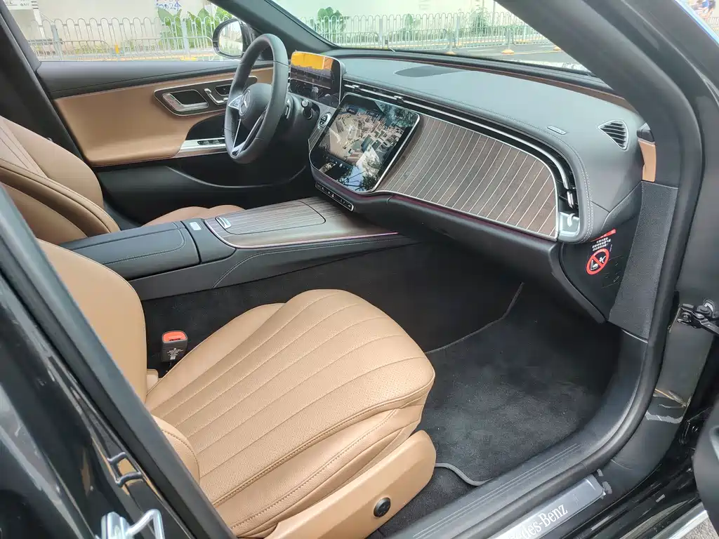 Mercedes-Benz E-Class 2025 — фото 11