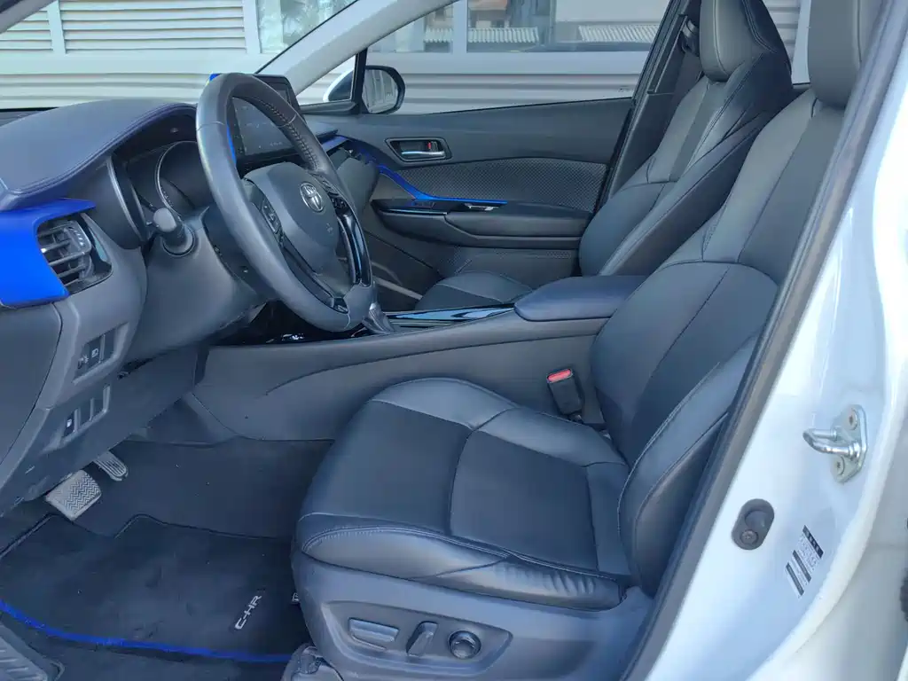 Toyota C-HR 2023 — фото 12