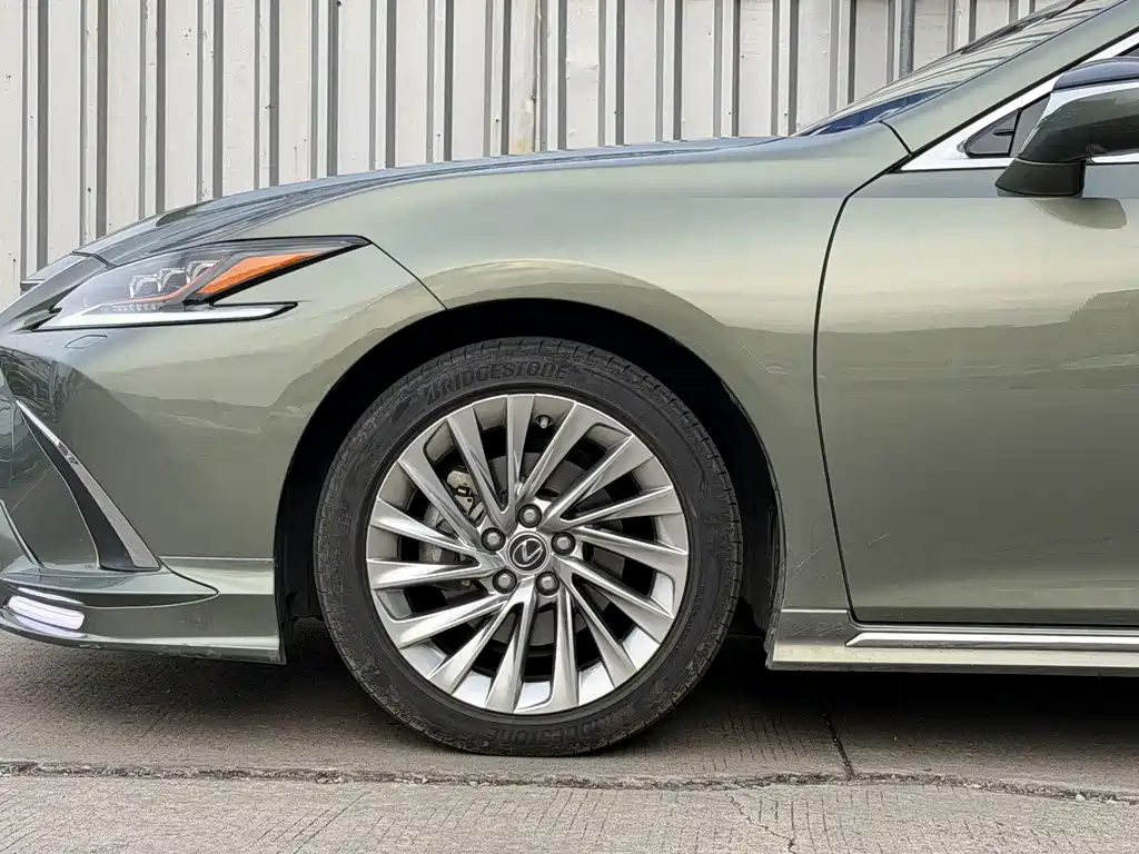 Lexus ES 2020 — фото 3