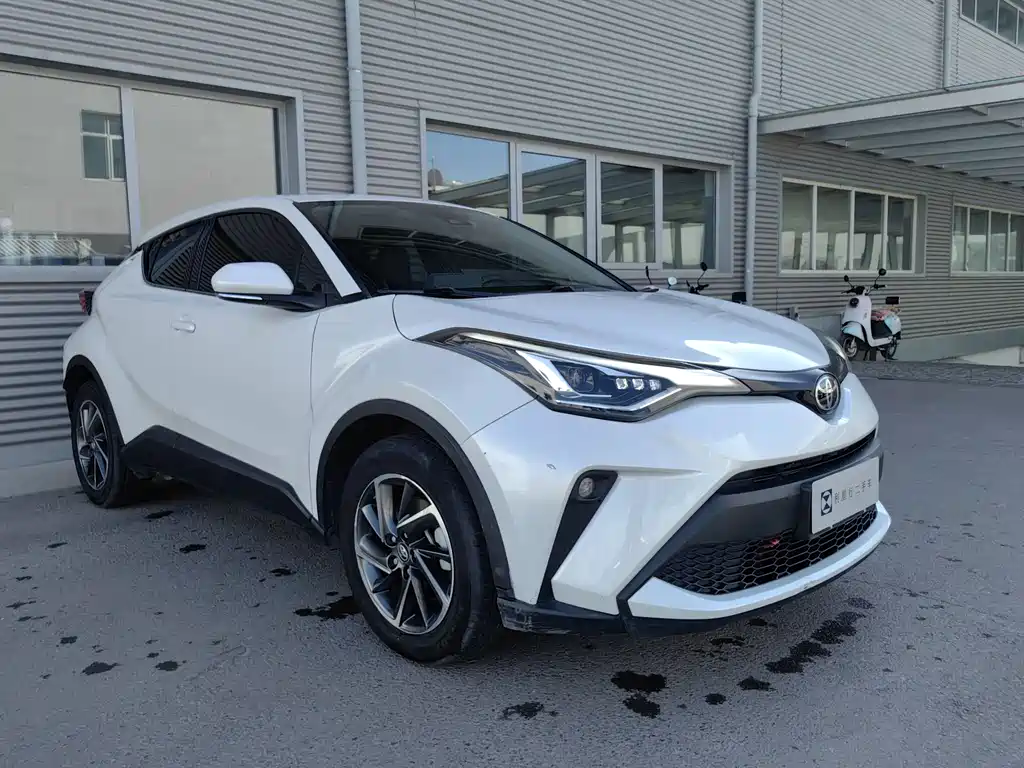 Toyota C-HR 2023 — фото 2