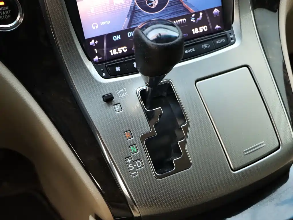 Toyota Alphard 2015 — фото 17