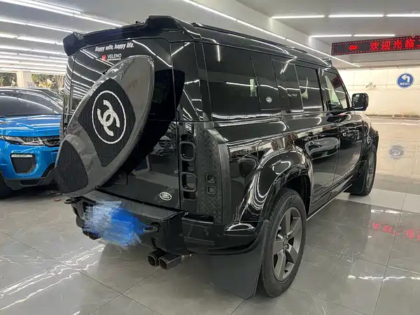 Land Rover Defender 2021