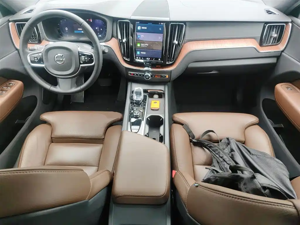 Volvo XC60 2024 — фото 16