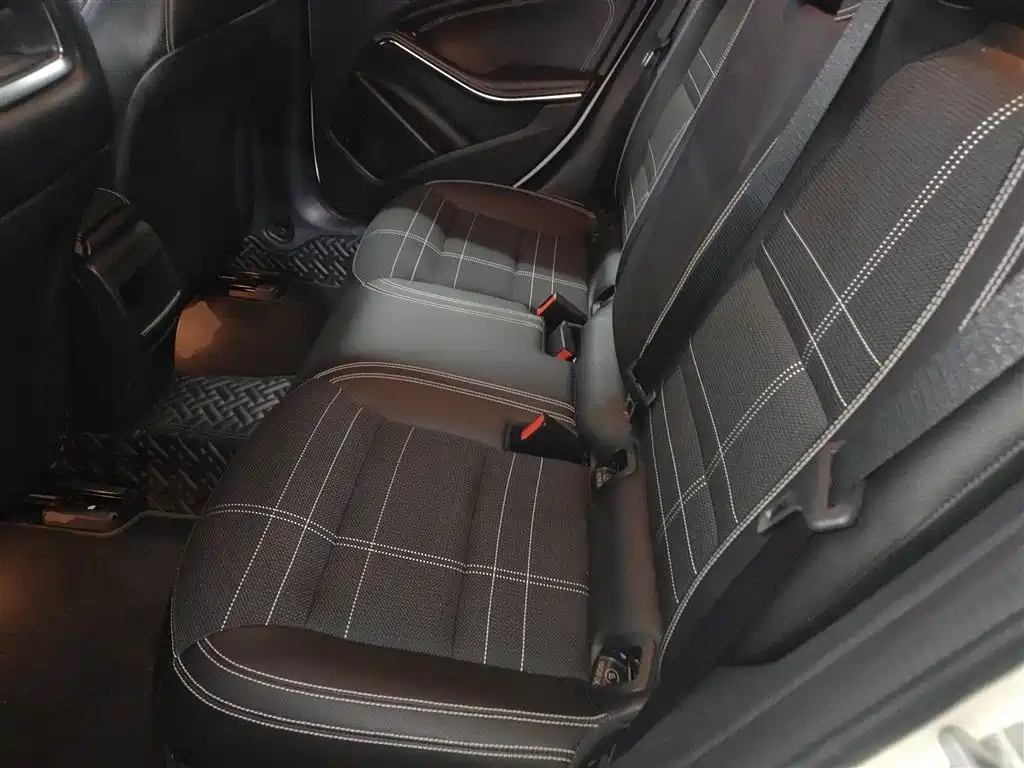 Mercedes-Benz A-Class 2015 — фото 17