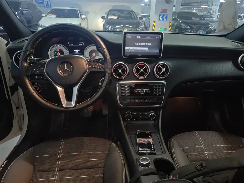 Mercedes-Benz A-Class 2015 — фото 10