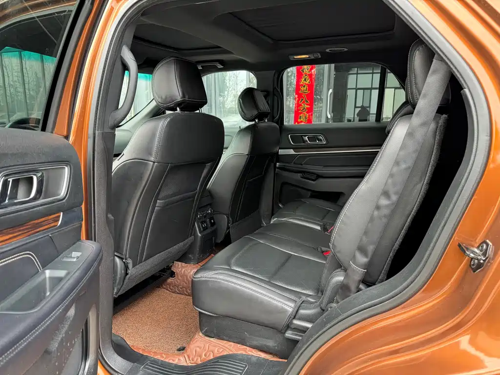 Ford Explorer 2019 — фото 10