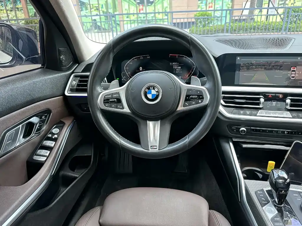 BMW 3 Series 2019 — фото 13