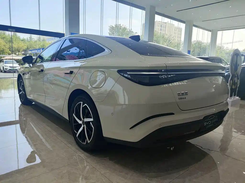 BYD Seal 07 DM-i 2025 — фото 7