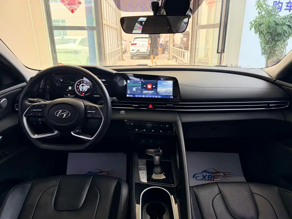 Hyundai Elantra 2022
